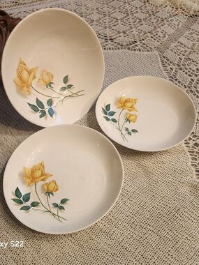 Canonsburg/Simplicity Temptation Yellow Rose Ceramic Bowl & Plate Set